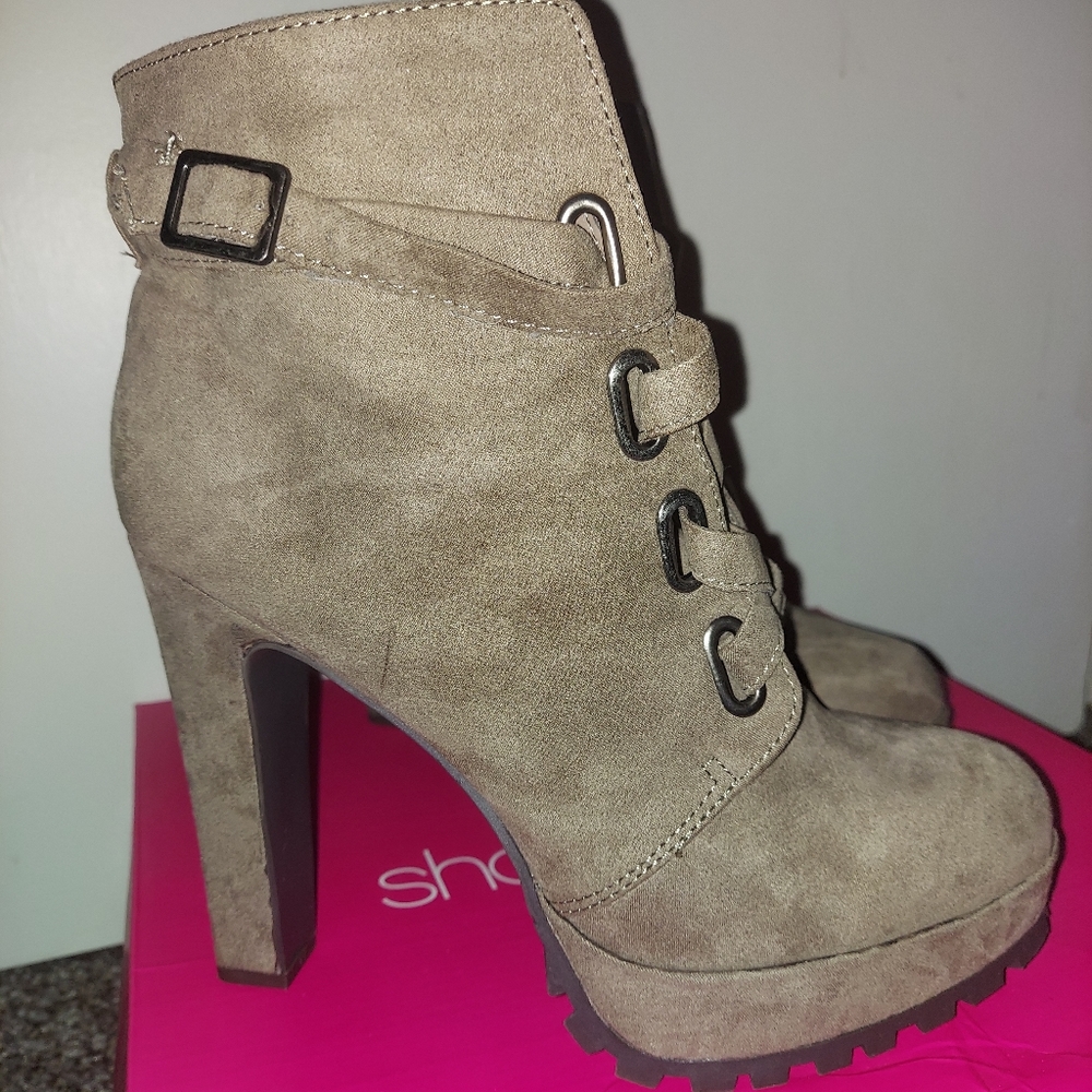 Booties - Picture 4 of 4